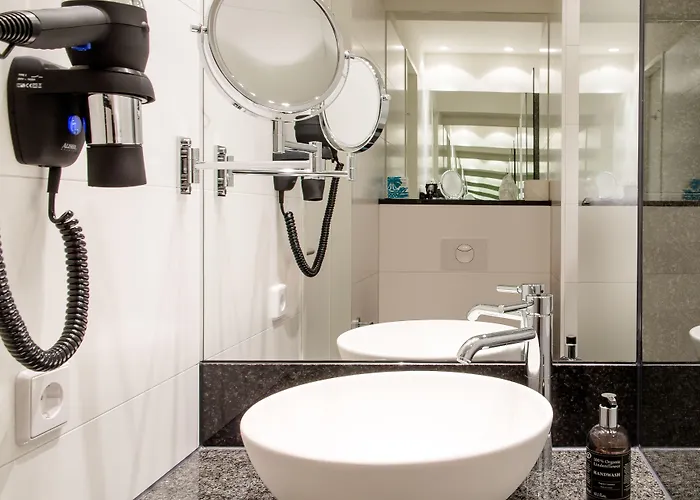 One - Deutsches Museum 3*