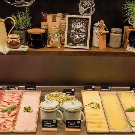 One - Deutsches Museum 3*