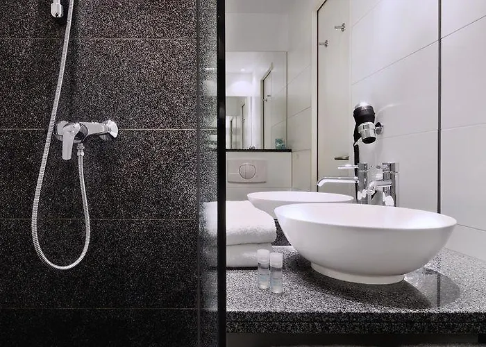 ワン - ドイチェス ムジウム ホテル 3*