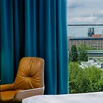 One - Deutsches Museum 3*